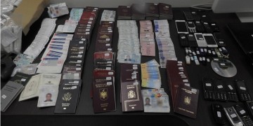 Εντοπίστηκε στην Ηλιούπολη πλήρως εξοπλισμένο εργαστήριο κατασκευής πλαστών εγγράφων