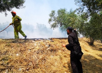 Σε κάθε φωτιά στην Αργολίδα ο ιερέας εθελοντής πυροσβέστης από το Ναύπλιο! (φωτο)
