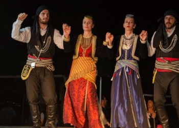 Ποντιακοί χοροί ξεσήκωσαν τη Σκόπελο (βίντεο)