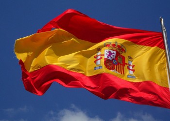 Ισπανία: Τη μεγαλύτερη σημαία στη χώρα θέλει να στήσει στη Μούρθια το ακροδεξιό κόμμα Vox