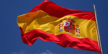 Ισπανία: Τη μεγαλύτερη σημαία στη χώρα θέλει να στήσει στη Μούρθια το ακροδεξιό κόμμα Vox