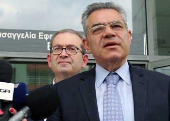 Ο Τάσος Μαντέλης πρέπει να επιστρέψει τα 450.000 μάρκα που πήρε από τη Siemens!