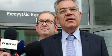 Ο Τάσος Μαντέλης πρέπει να επιστρέψει τα 450.000 μάρκα που πήρε από τη Siemens!