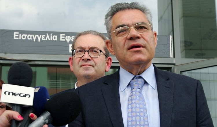 Ο Τάσος Μαντέλης πρέπει να επιστρέψει τα 450.000 μάρκα που πήρε από τη Siemens!