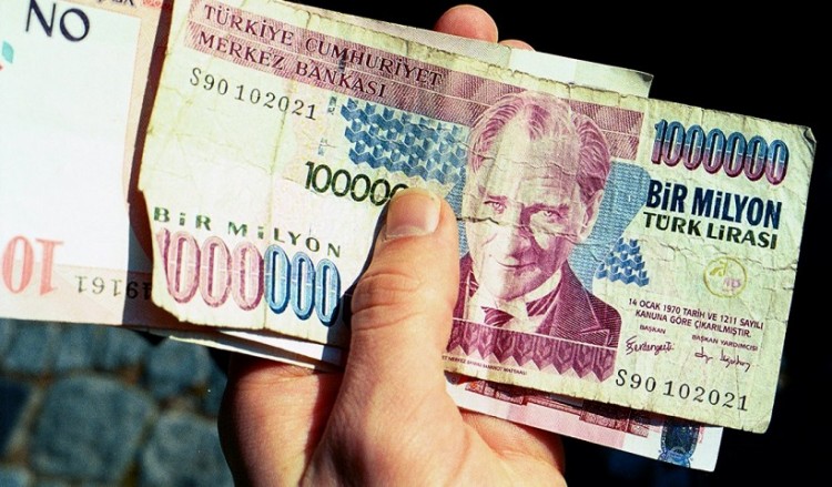 Fitch: Υποβάθμιση του αξιόχρεου 12 τουρκικών τραπεζών
