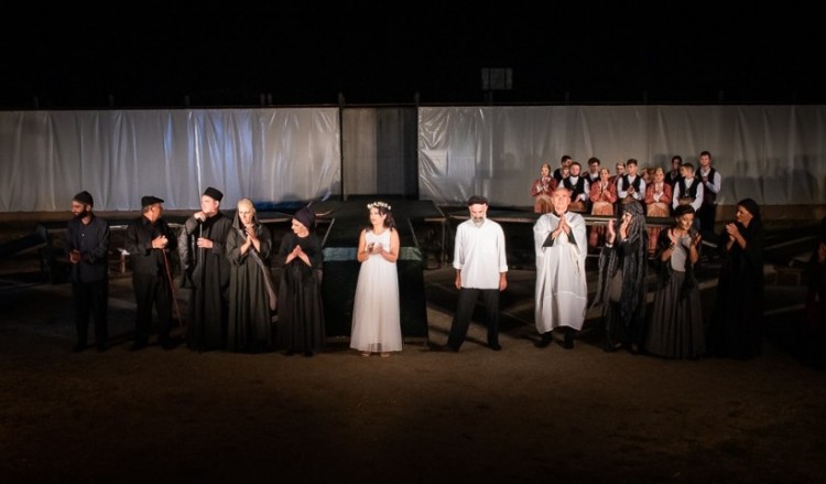 Δυνατό χειροκρότημα για το «Τη Τρίχας το γεφύρ’» στα ποντιακά, στο 48ο Φεστιβάλ Ολύμπου (φωτο)