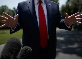 Κάλεσμα Τραμπ στον Ουκρανό πρόεδρο να επισκεφθεί τον Λευκό Οίκο