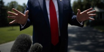 Κάλεσμα Τραμπ στον Ουκρανό πρόεδρο να επισκεφθεί τον Λευκό Οίκο