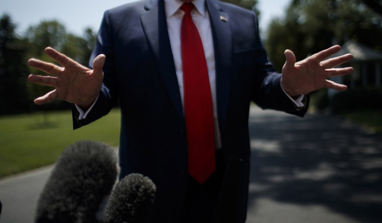 Κάλεσμα Τραμπ στον Ουκρανό πρόεδρο να επισκεφθεί τον Λευκό Οίκο