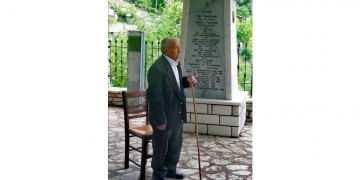 Σε ηλικία 104 ετών, παρασημοφορήθηκε Εύζωνας πολεμιστής του 1940 (βίντεο)