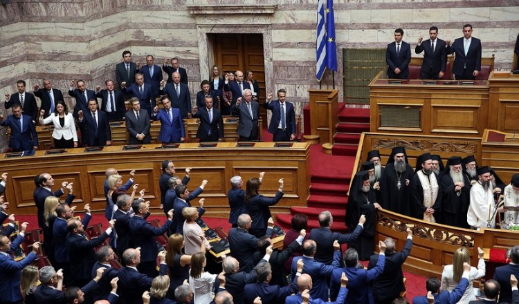 Ορκίστηκαν οι 300 βουλευτές της 18ης Συνόδου της Βουλής