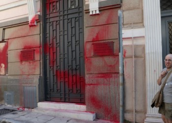Στόχος του Ρουβίκωνα το κτήριο του ΣΕΒ στο Σύνταγμα