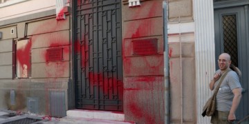 Στόχος του Ρουβίκωνα το κτήριο του ΣΕΒ στο Σύνταγμα