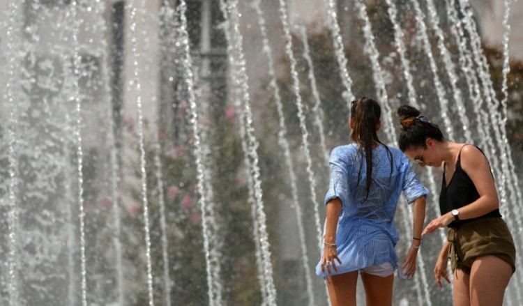 Νέο κύμα καύσωνα «απειλεί» την Ευρώπη – Σε συναγερμό το Παρίσι