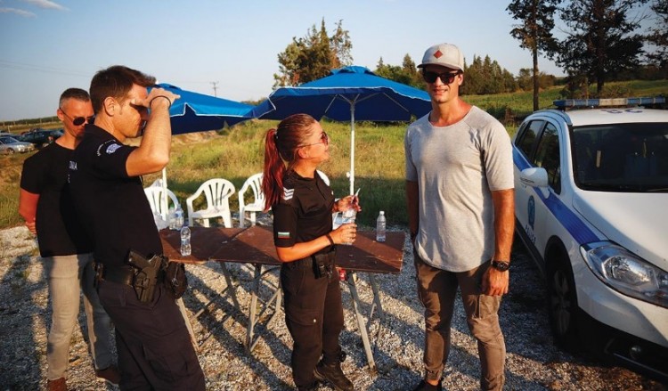 Αστυνομικοί από τη Βουλγαρία περιπολούν στην παραλιακή ζώνη της Ροδόπης