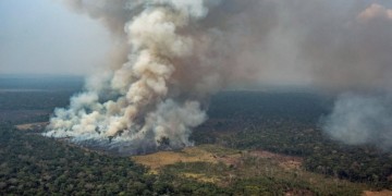Φωτιές στον Αμαζόνιο: Η Βραζιλία δέχεται με όρους τη διεθνή βοήθεια