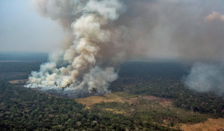 Φωτιές στον Αμαζόνιο: Η Βραζιλία δέχεται με όρους τη διεθνή βοήθεια