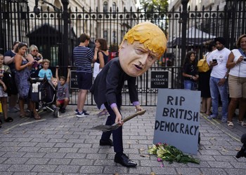 Ο μόνος τρόπος να βγει η Βρετανία από το αδιέξοδο είναι ο συμβιβασμός