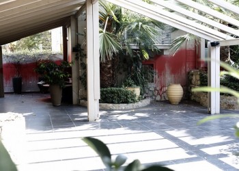 Επίθεση του Ρουβίκωνα στο εστιατόριο του Μποτρίνι στο Χαλάνδρι