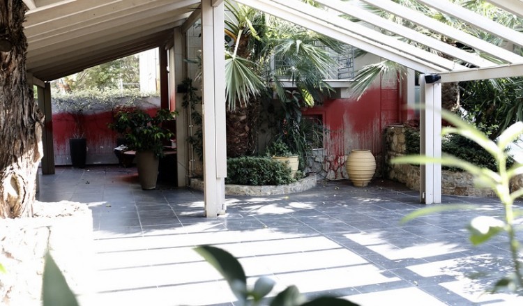 Επίθεση του Ρουβίκωνα στο εστιατόριο του Μποτρίνι στο Χαλάνδρι