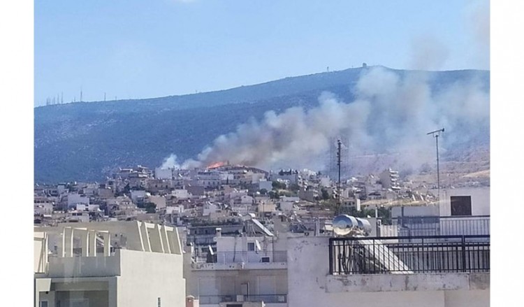 Φωτιά στον Βύρωνα Αττικής