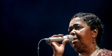 Cesária Évora, η ξυπόλυτη ντίβα της εξωτικής θλίψης