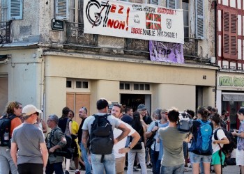 Ειρηνικές διαδηλώσεις στο περιθώριο της συνόδου της G7