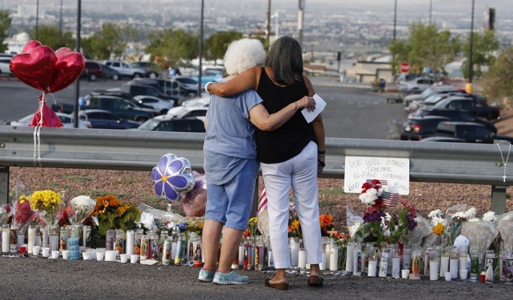 Επίθεση Ελ Πάσο: Υπέκυψε ο άνδρας που έγινε ασπίδα για να προστατεύσει τη γυναίκα του