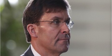 Ο Ντόναλντ Τραμπ απέπεμψε τον υπουργό Άμυνας των ΗΠΑ Μαρκ Έσπερ