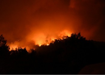 Ενίσχυση ανέμων τη νύχτα στην πυρκαγιά της Εύβοιας