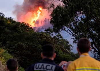 Μαίνεται η φωτιά στην Γκραν Κανάρια – Απομακρύνθηκαν 8.000 άνθρωποι