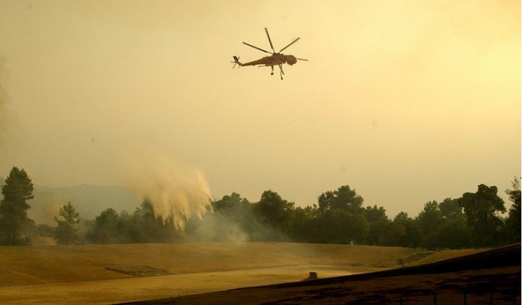 Μαίνεται η φωτιά στις Κεχριές Κορινθίας 2