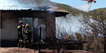 Κάηκε μονοκατοικία στο Λαγκαδά – Χωρίς τις αισθήσεις του μεταφέρθηκε στο νοσοκομείο ηλικιωμένος