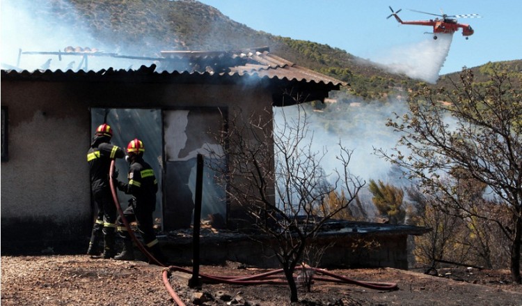 Κάηκε μονοκατοικία στο Λαγκαδά – Χωρίς τις αισθήσεις του μεταφέρθηκε στο νοσοκομείο ηλικιωμένος