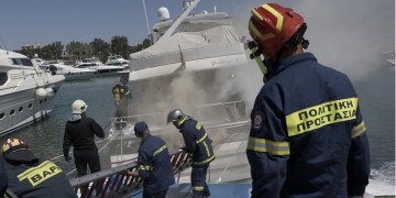 Πυρκαγιά σε σκάφος στη Γλυφάδα