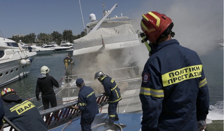 Πυρκαγιά σε σκάφος στη Γλυφάδα