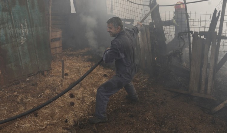 Φωτιά Εύβοια: Παραμένει επικίνδυνη αν και οριοθετήθηκε από τους πυροσβέστες
