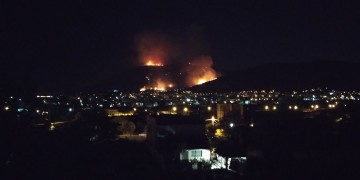 Μεγάλη φωτιά στον Υμηττό – Είναι ορατή από πολλά σημεία της Αθήνας (φωτο)