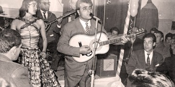 Σαν σήμερα γεννήθηκε ο Καζαντζίδης, που έκανε τα ελληνικά διαβατήρια, όπου γης, να τραγουδούν