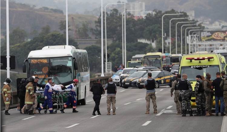 Ρίο ντε Ζανέιρο: Νεκρός ο άνδρας που κρατούσε ομήρους στο λεωφορείο