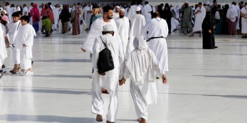 Πάνω από δύο εκατομμύρια μουσουλμάνοι αρχίζουν το προσκύνημα στη Μέκκα