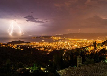 Περισσότεροι από 3.000 κεραυνοί έπεσαν την Πέμπτη στην Ελλάδα