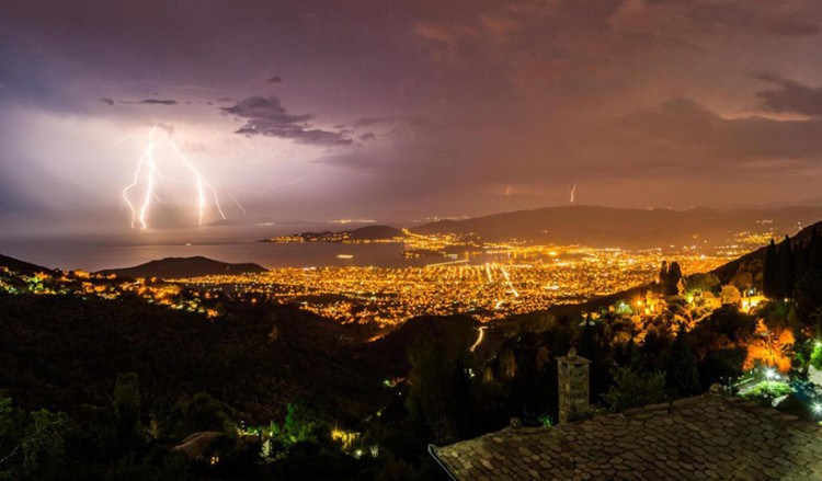 Περισσότεροι από 3.000 κεραυνοί έπεσαν την Πέμπτη στην Ελλάδα
