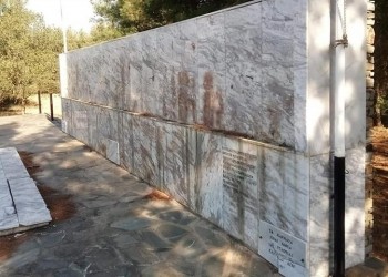 Χαλκιδική: Βεβήλωσαν το μνημείο του καπετάν Χάψα στη μονή Αγίας Αναστασίας