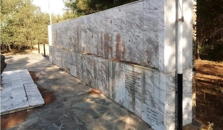 Χαλκιδική: Βεβήλωσαν το μνημείο του καπετάν Χάψα στη μονή Αγίας Αναστασίας