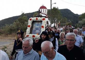 Με ποντιακές φορεσιές η περιφορά της εικόνας στο Μπαμπαλιό Αιτωλοακαρνανίας