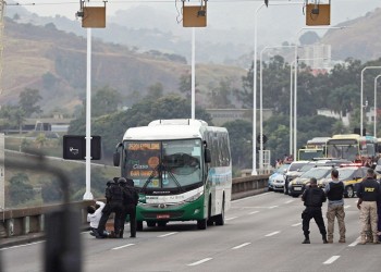 Ένοπλος κρατά ομήρους επιβάτες λεωφορείου στο Ρίο ντε Ζανέιρο