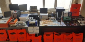 Εργαστήρια πλαστών εγγράφων σε Ελληνικό και Γλυφάδα εντόπισε η ΕΛΑΣ