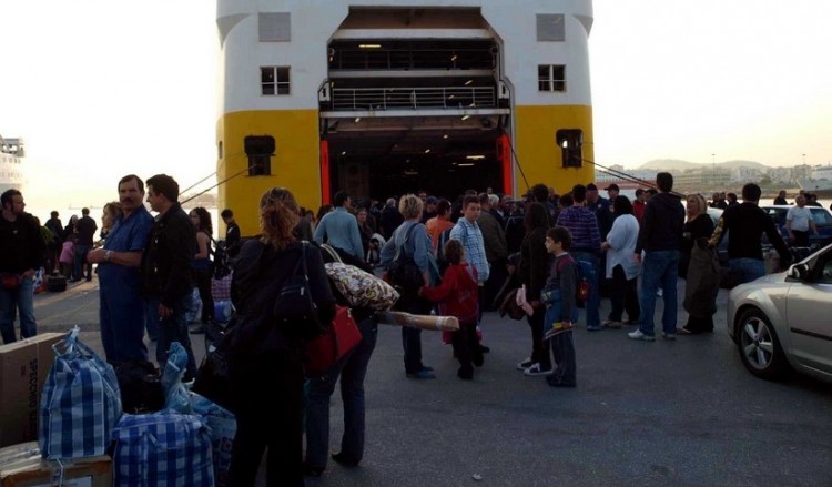 Έκτακτα μέτρα σε όλα τα λιμάνια της χώρας λόγω της εξόδου των εκδρομέων
