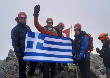 Η ελληνική σημαία στο ψηλότερο σημείο των Ποντικών Άλπεων – Μιλά στο Pontos News ένας εκ των ορειβατών